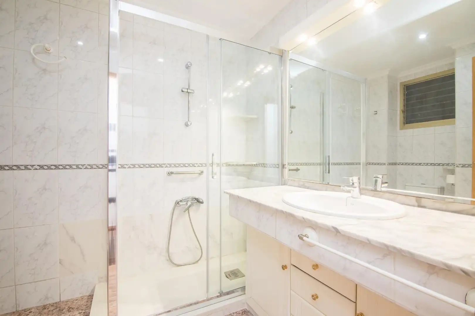Baño de Piso para compartir en Elche / Elx