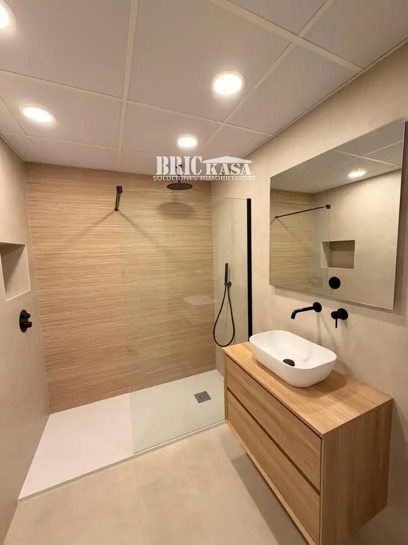 Bathroom of Flat for rent in Cáceres  with Air Conditioner, Heating and Terrace