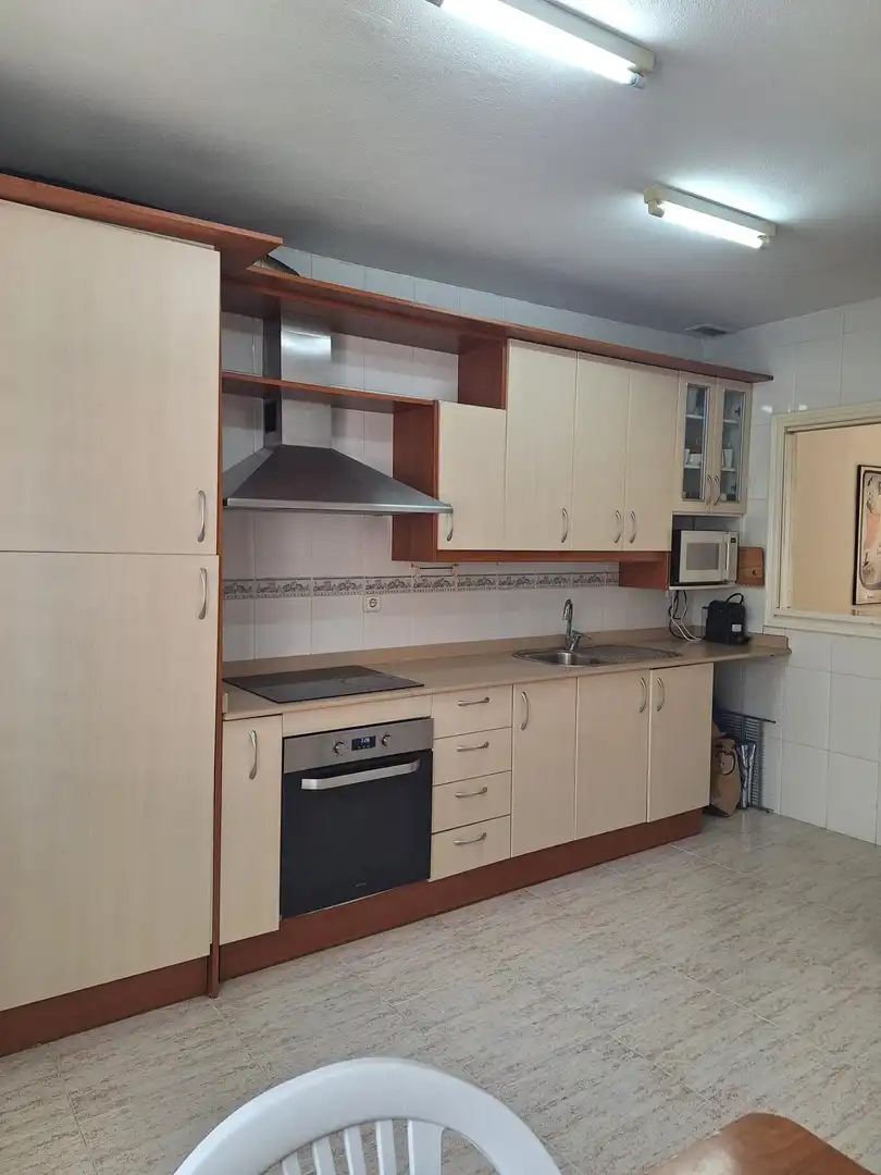 Cuina de Casa adosada de lloguer en Murcia amb Aire condicionat, Terrassa i Moblat