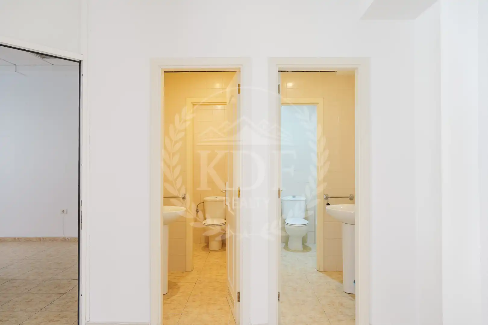 Baño de Local en venta en Santa Cruz de Tenerife con Aire acondicionado, Parquet y Alarma