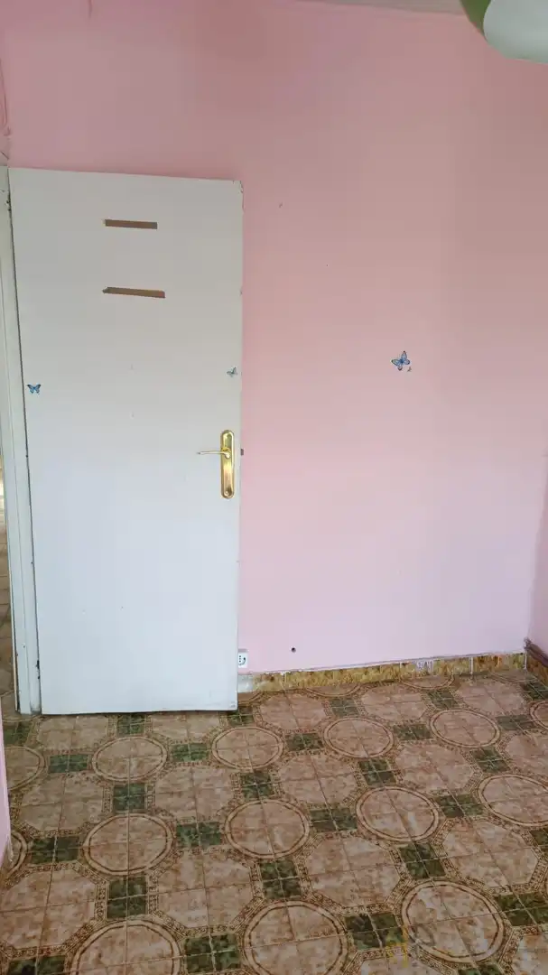 Habitación de Piso en venta en Madrid con Balcón