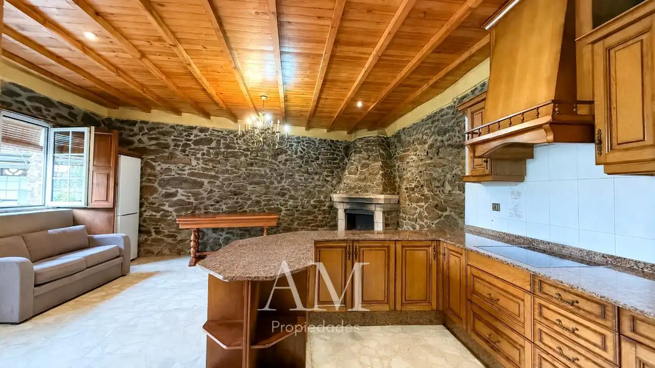 Cocina de Casa adosada en venta en Vigo  con Calefacción, Jardín privado y Trastero