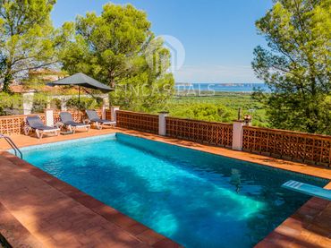 Villa con piscina in vendita a Carrer de Londres 53
