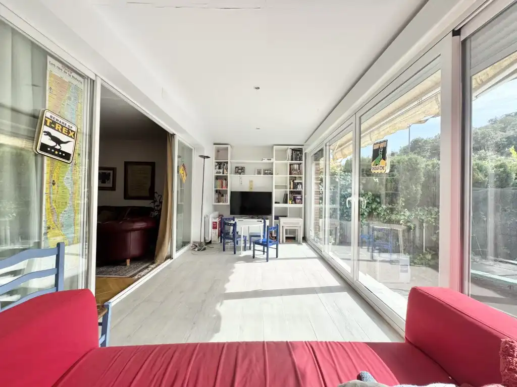 Sala d'estar de Casa adosada en venda en Club de Campo