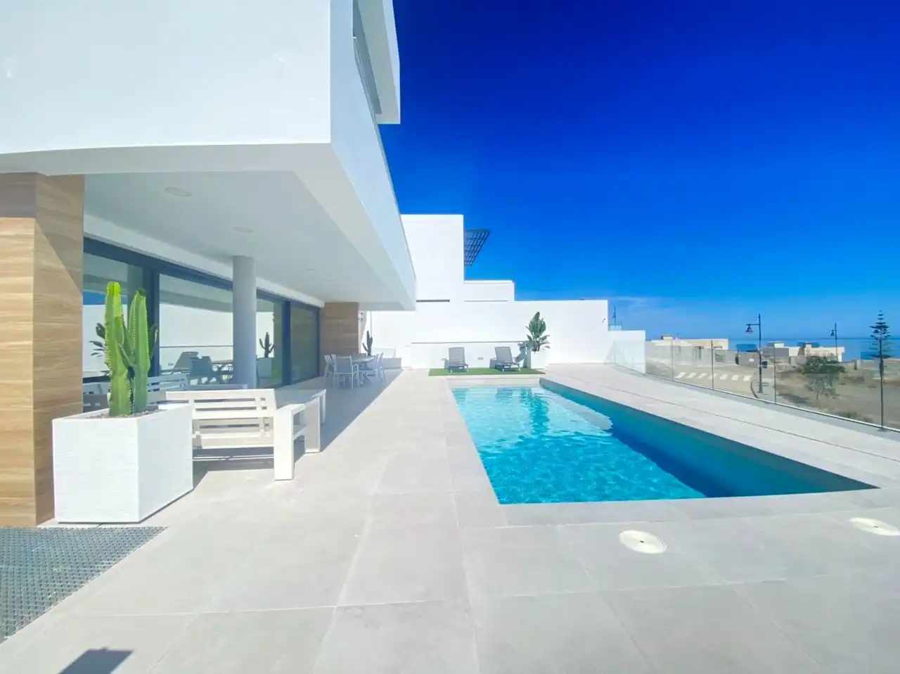 Piscina de Casa o xalet en venda en Nerja amb Aire condicionat, Calefacció i Jardí privat