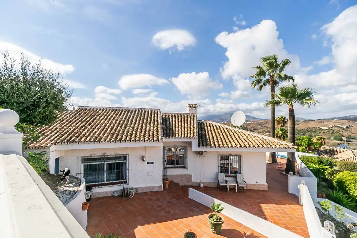Vista exterior de Casa o chalet en venta en Mijas con Aire acondicionado, Calefacción y Jardín privado