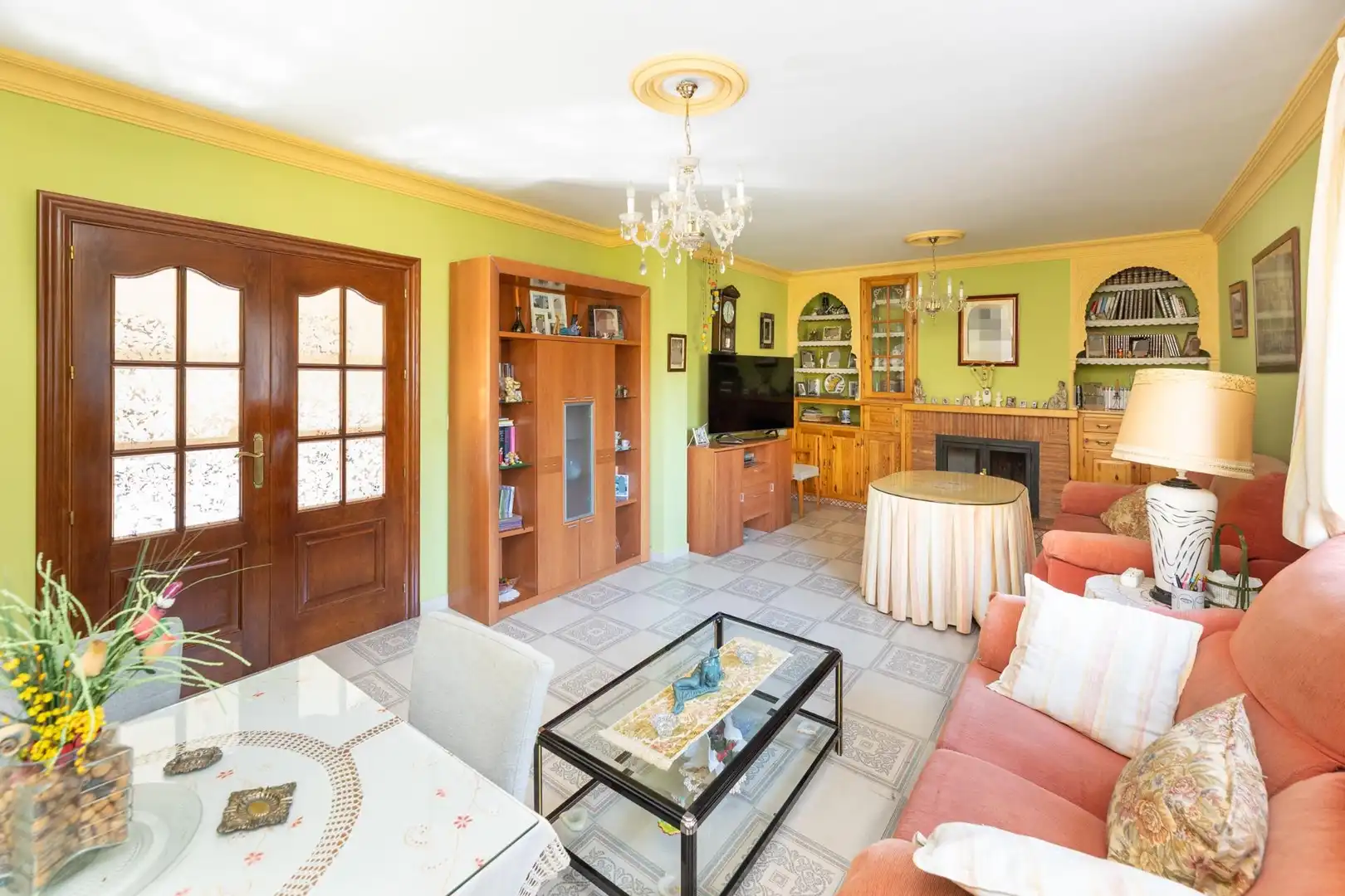 Sala d'estar de Casa o xalet en venda en Cogollos de la Vega amb Jardí privat, Terrassa i Traster
