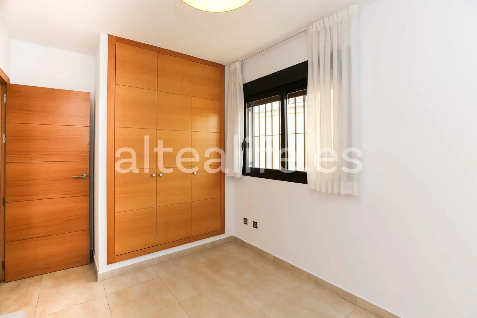Habitación de Apartamento de alquiler en L'Alfàs del Pi con Aire acondicionado, Terraza y Trastero