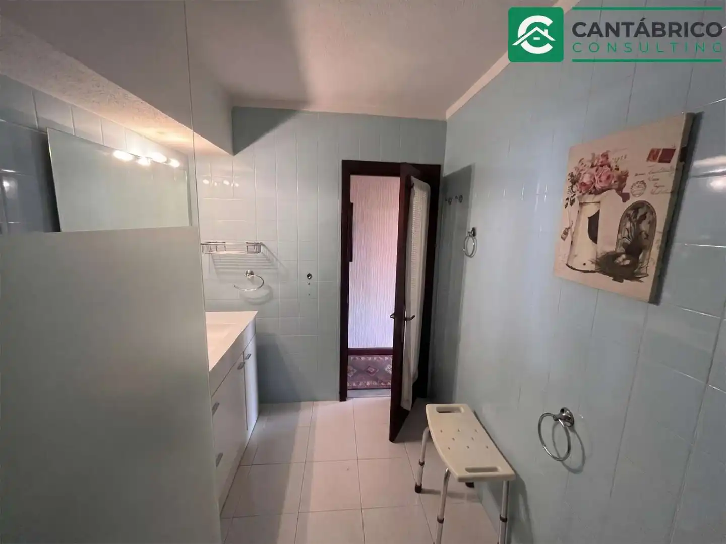 Bathroom of Flat for sale in Gijón   with Heating, Parquet flooring and Furnished