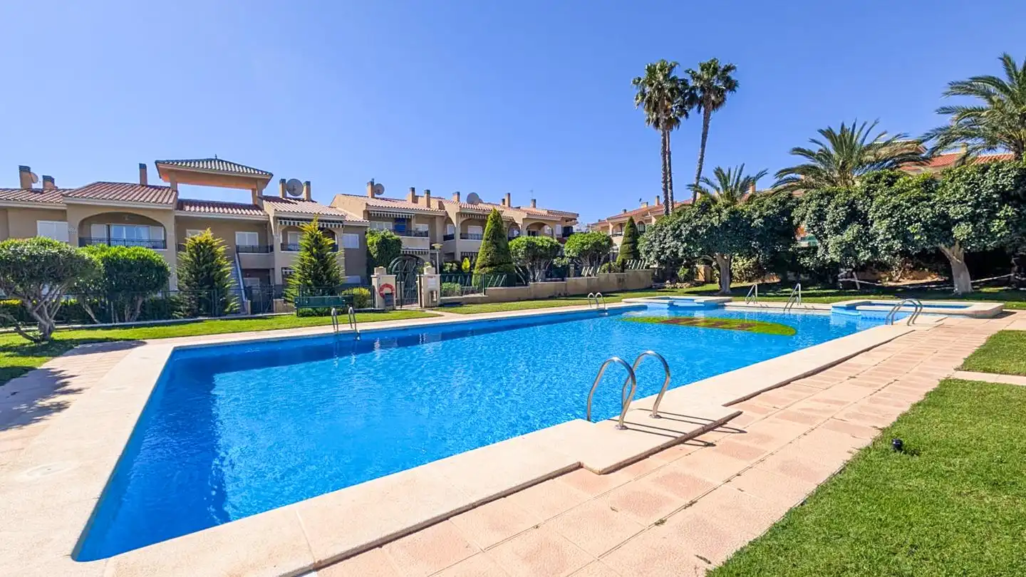 Piscina de Casa adosada en venta en Santa Pola con Jardín privado, Terraza y Piscina