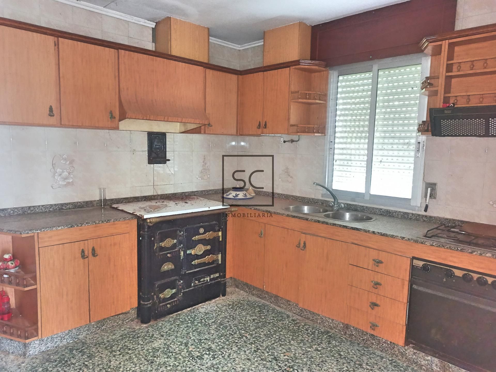 Cuina de Casa o xalet en venda en Narón amb Jardí privat