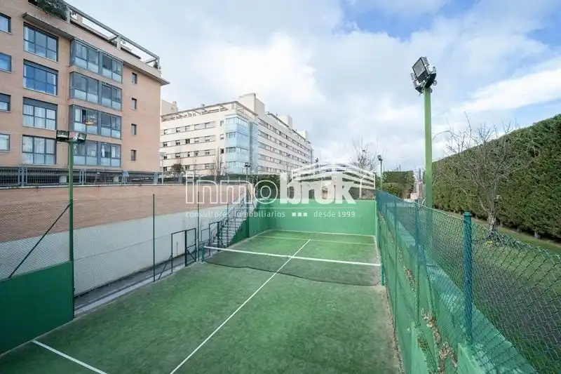 Vista exterior de Pis en venda en Madrid amb Aire condicionat, Calefacció i Traster
