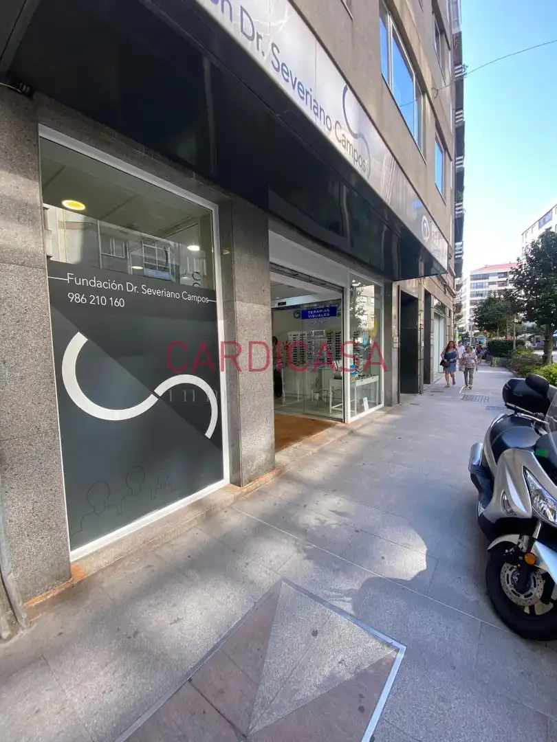 Local comercial en venta en Avenida das Camelias