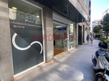 Locale commerciale in vendita a Avenida das Camelias