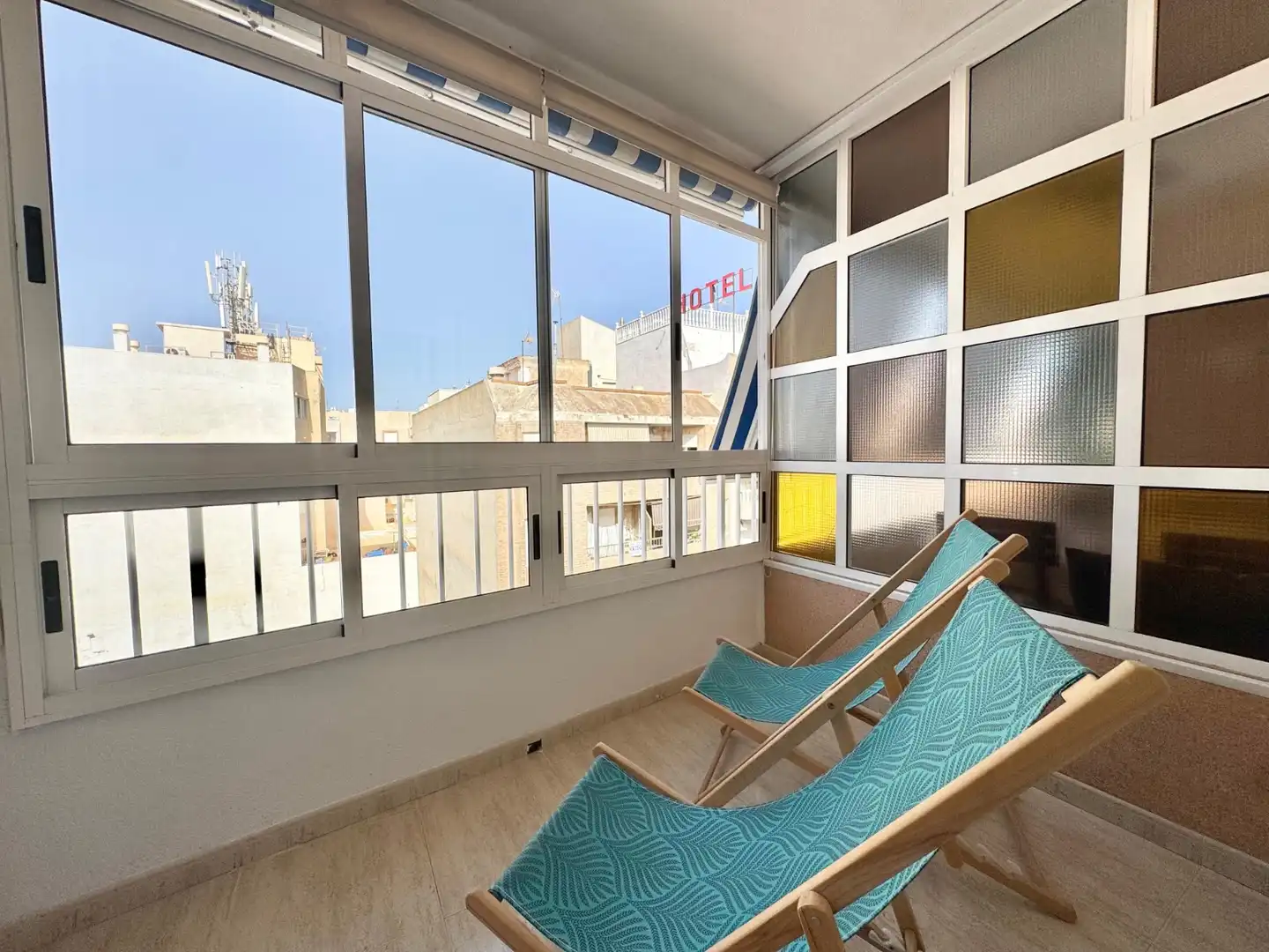 Terrassa de Apartament de lloguer en Guardamar del Segura amb Aire condicionat, Moblat i Rentadora