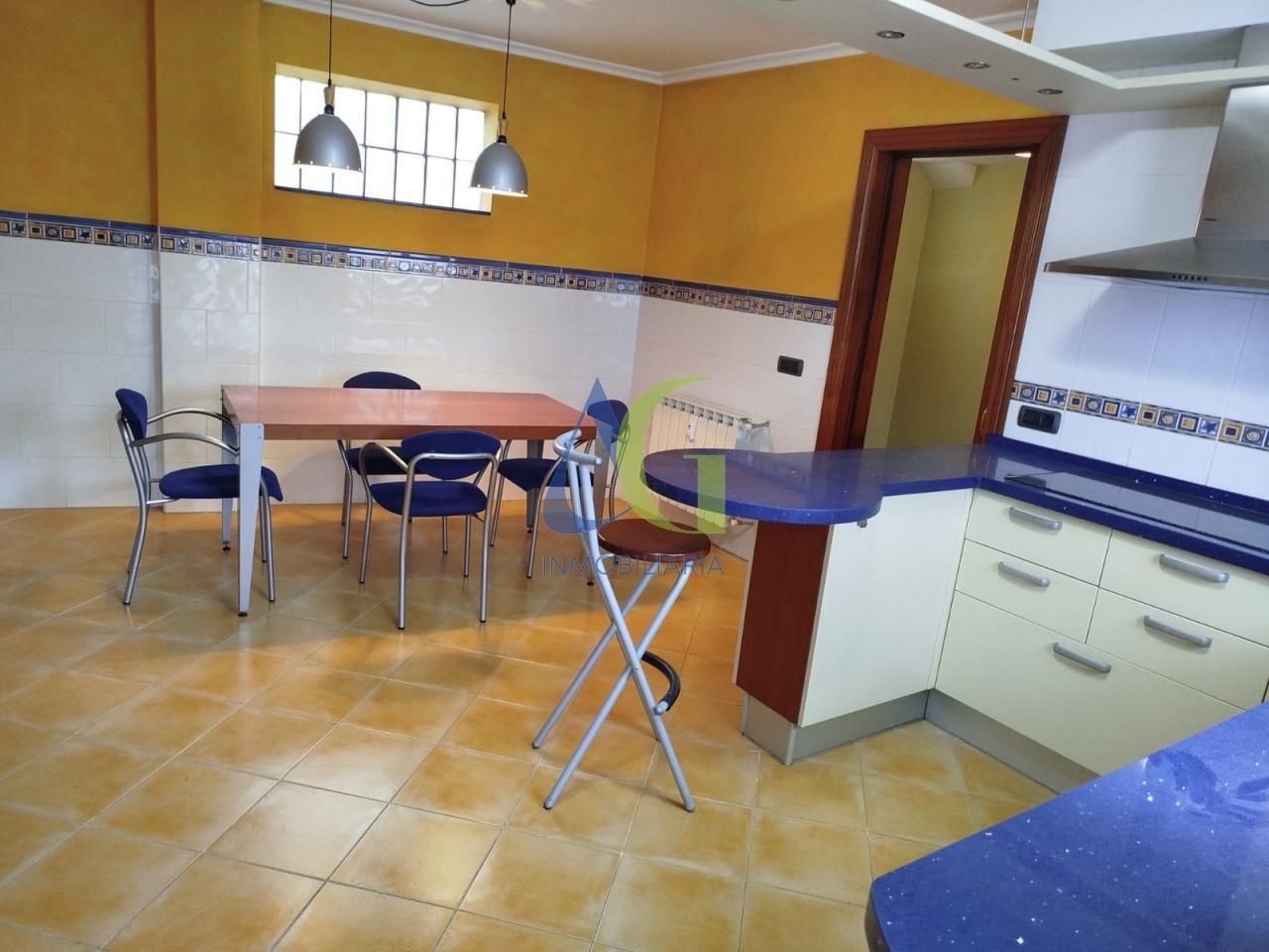 Cuina de Pis en venda en León Capital  amb Calefacció, Parquet i Terrassa