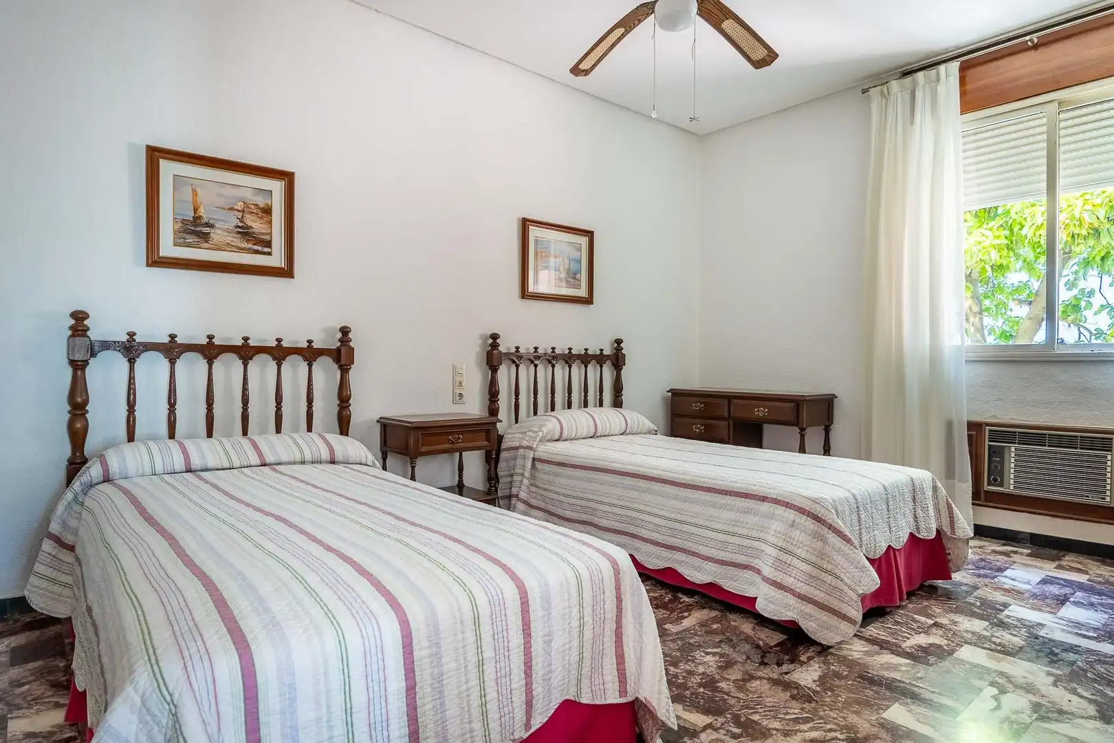 Dormitori de Finca rústica en venda en Sanlúcar la Mayor amb Calefacció, Jardí privat i Terrassa