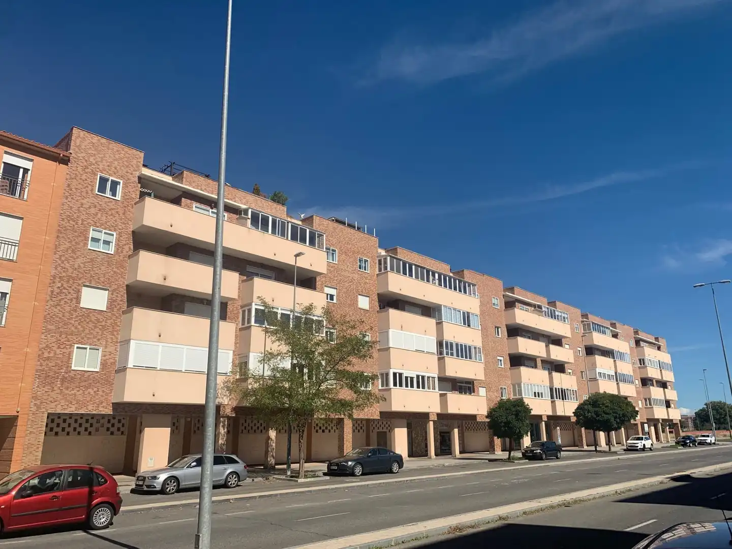 Vista exterior de Local de lloguer en Ávila