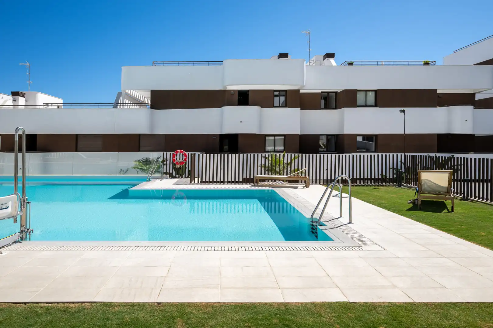 Piscina de Ático en venta en Estepona con Aire acondicionado, Terraza y Piscina