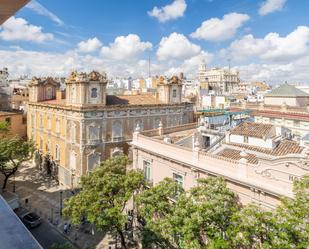 Vista exterior de Àtic de lloguer en  Valencia Capital amb Parquet, Terrassa i Balcó