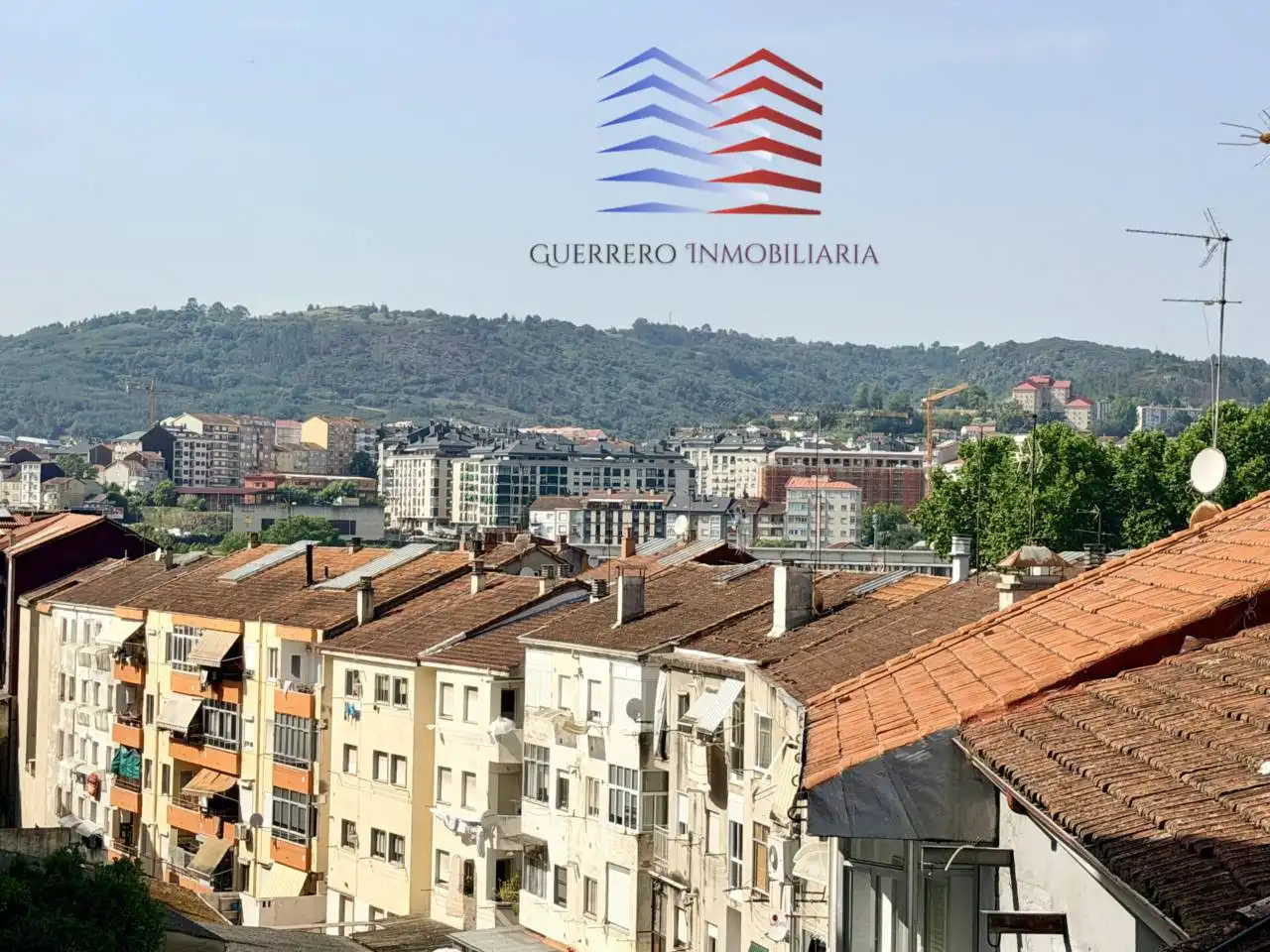 Außenansicht von Wohnungen zur Miete in Ourense Capital  mit Heizung, Parkett und Möbliert
