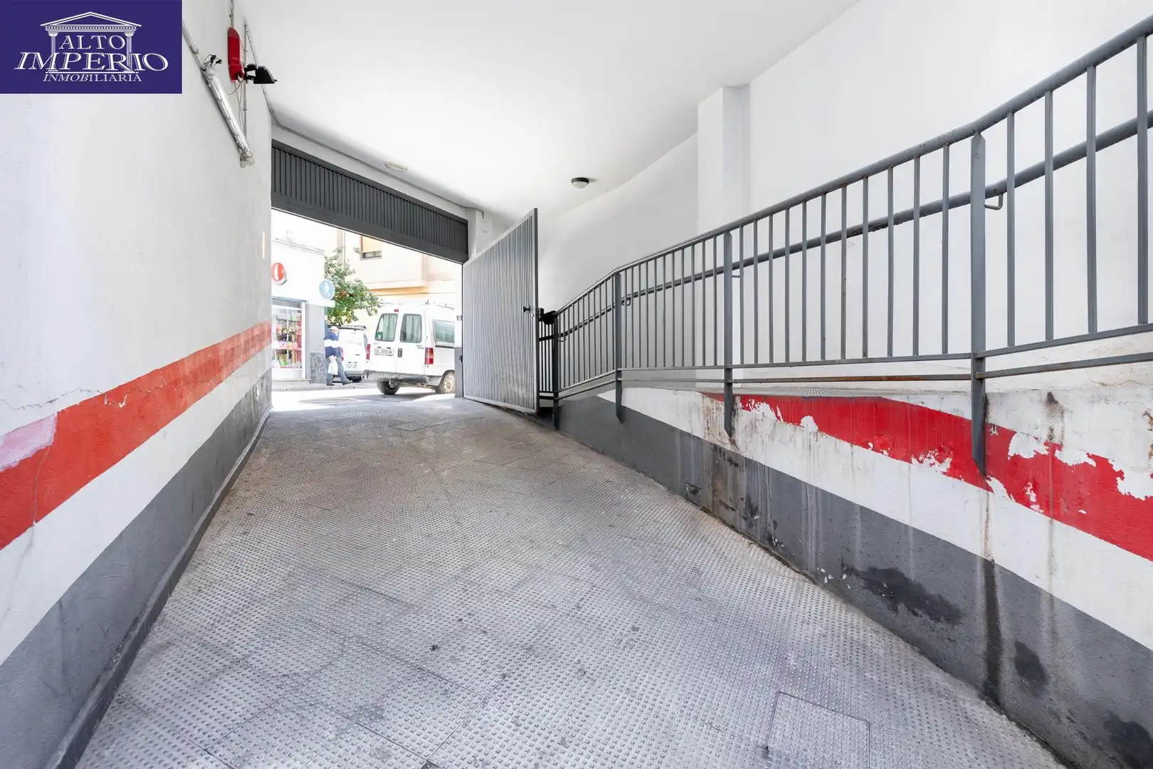 Parking de Piso en venta en Granada con Aire acondicionado, Calefacción y Trastero