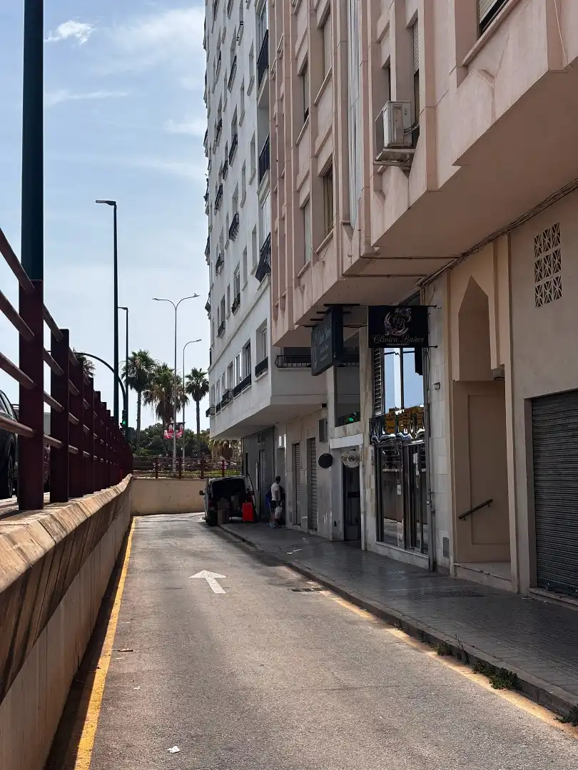 Vista exterior de Local en venda en Málaga amb Aire condicionat