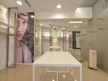 Local comercial en traspàs a Carrer de Santa Maria de Mazzarello
