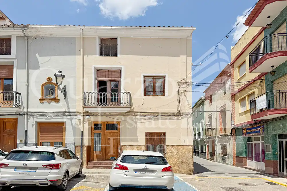 Vista exterior de Casa o xalet en venda en Ayora amb Calefacció, Terrassa i Traster