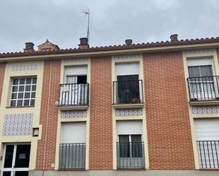 Vista exterior de Pis en venda en Matapozuelos amb Calefacció, Parquet i Terrassa