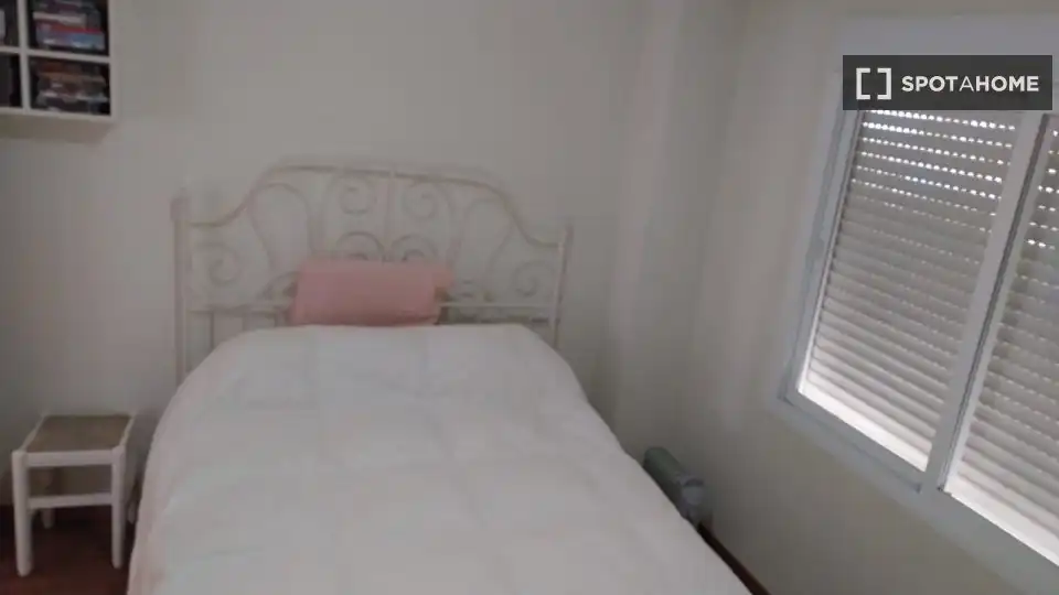 Bedroom of Apartments for share in Vélez-Málaga  with Air Conditioner, Terrace and Furnished