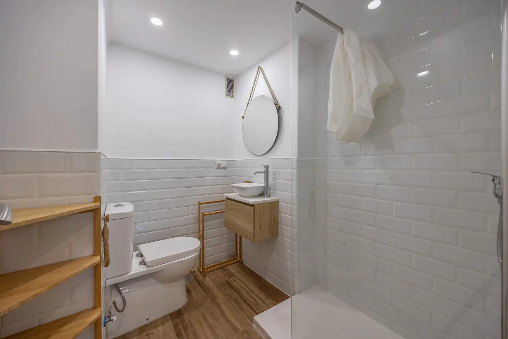 Baño de Piso en venta en Benidorm con Piscina, Amueblado y Piscina comunitaria