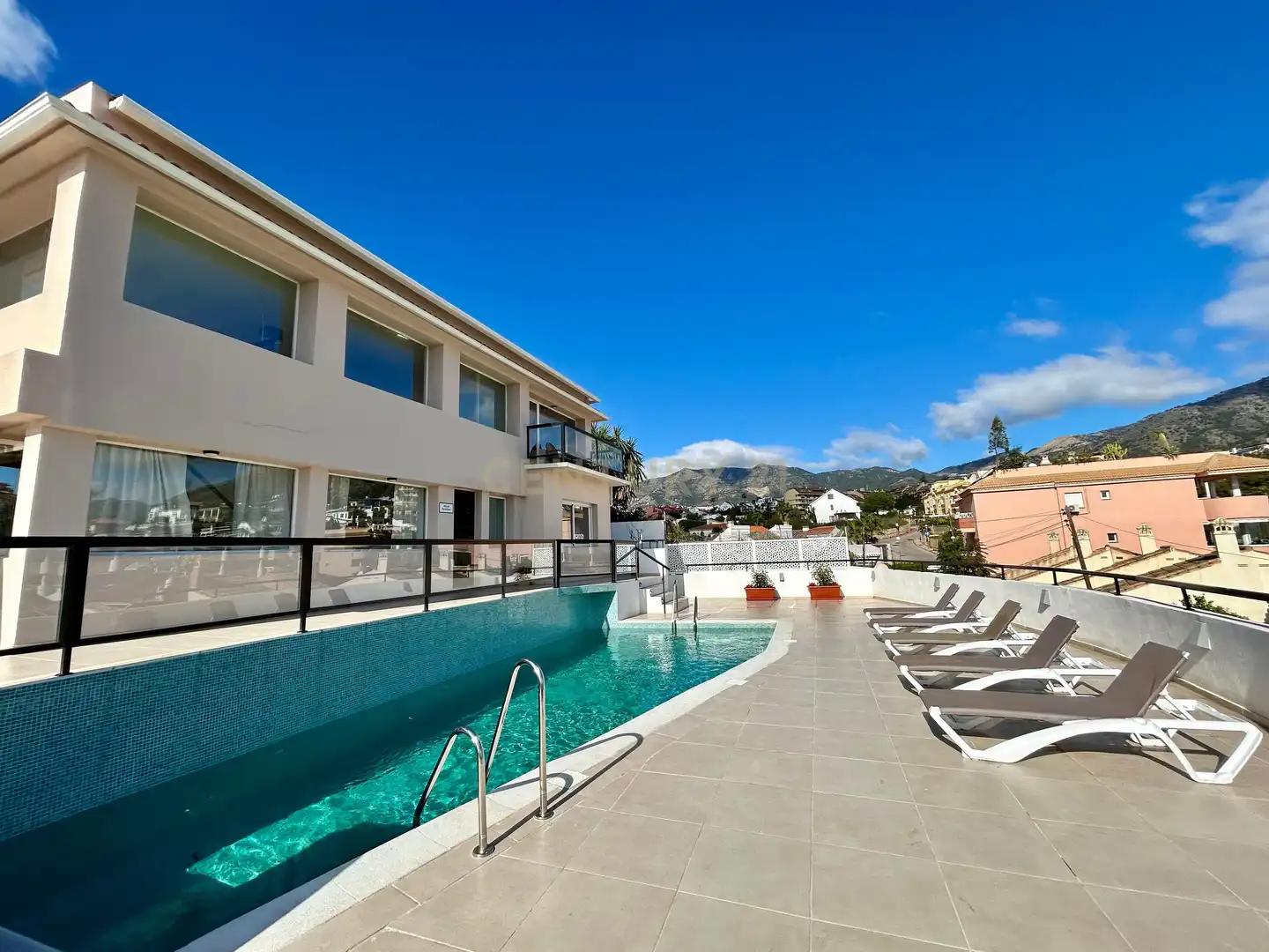 Swimming pool of Houses for sale in Fuengirola  with Jacuzzi and Sauna