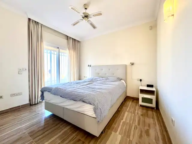 Schlafzimmer von Dachboden zum Verkauf in Marbella mit Klimaanlage, Heizung und Terrasse