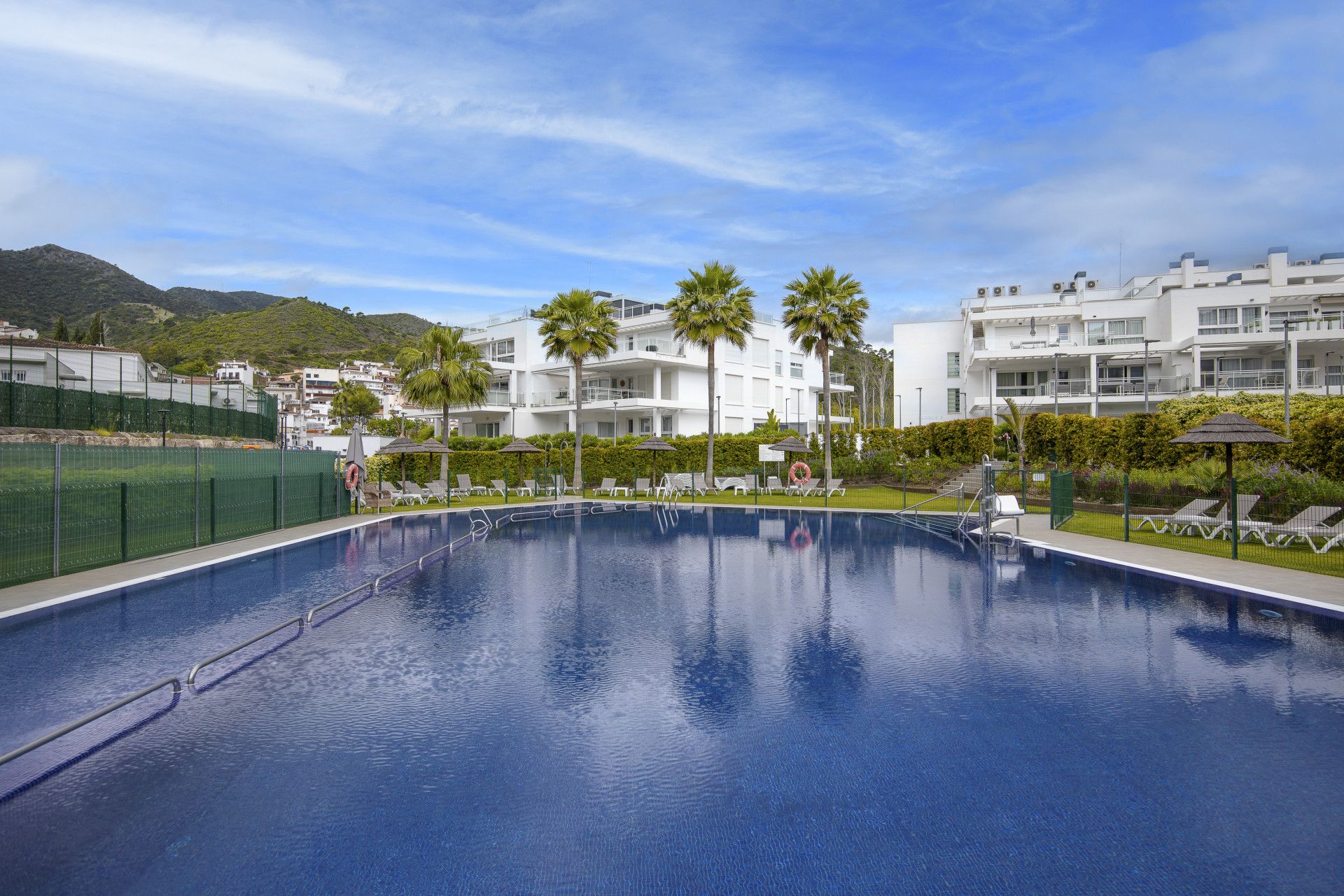 Swimming pool of Attic for sale in Benahavís  with Air Conditioner, Terrace and Storage room