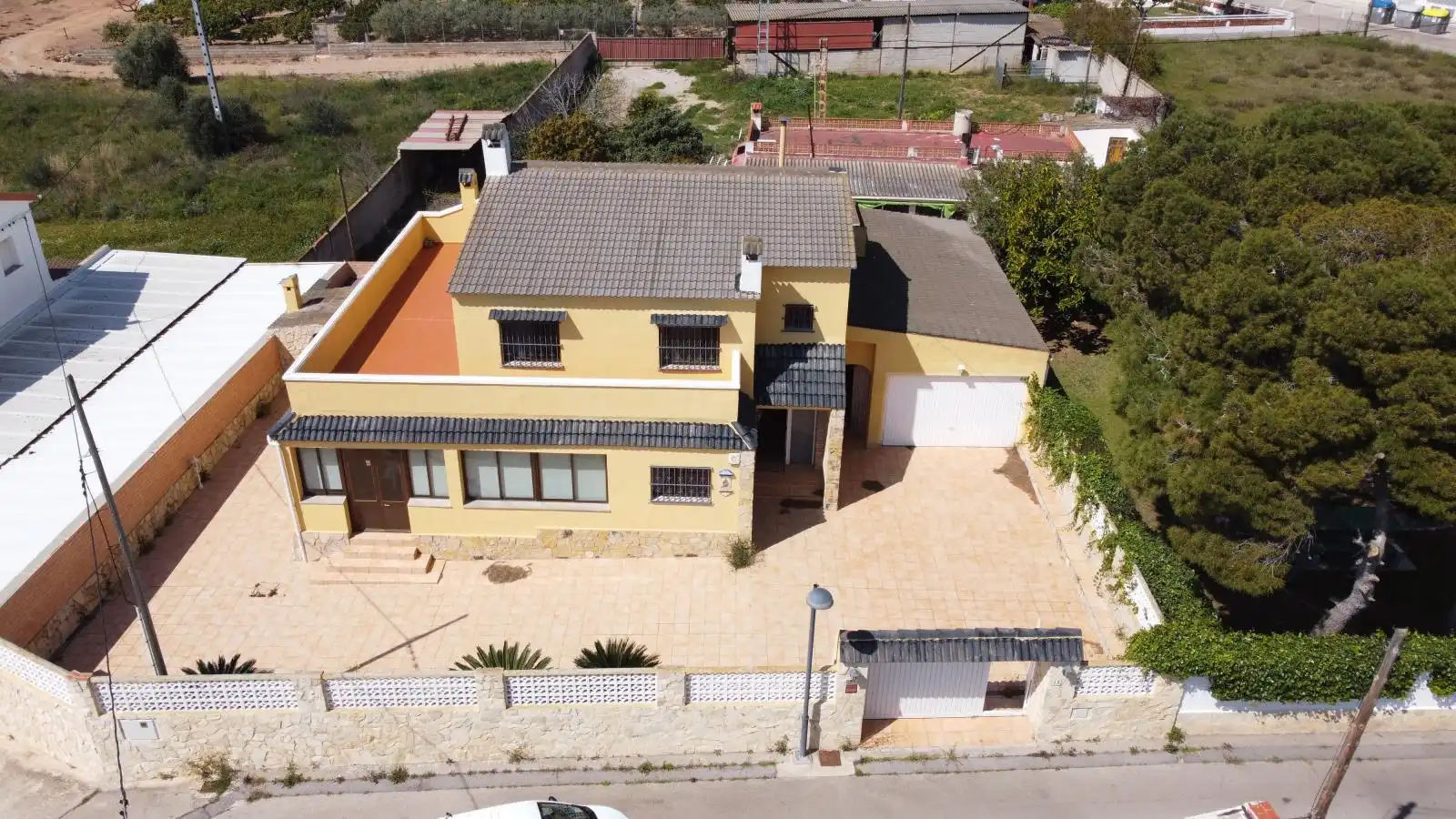 Vista exterior de Casa o xalet en venda en Vinaròs amb Aire condicionat, Calefacció i Jardí privat