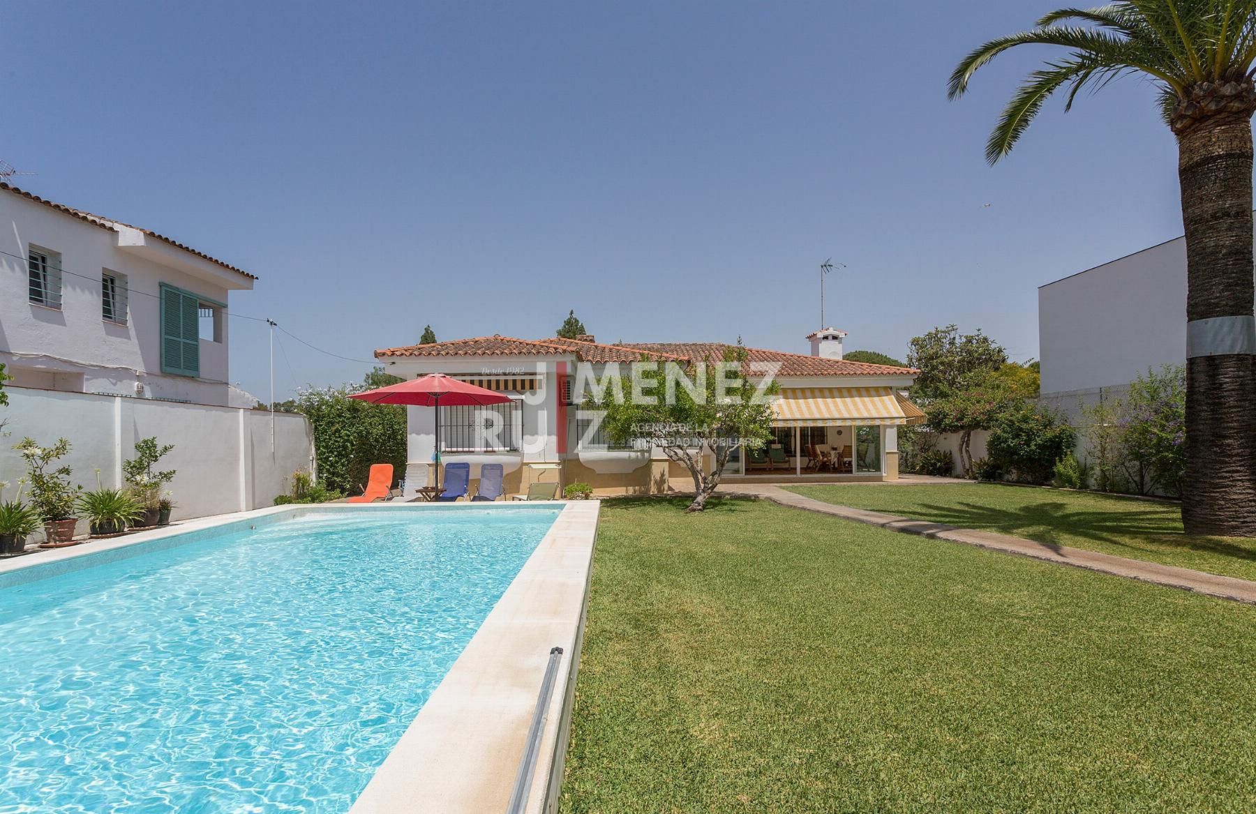 Garden of House or chalet for sale in El Puerto de Santa María  with Air Conditioner, Heating and Storage room