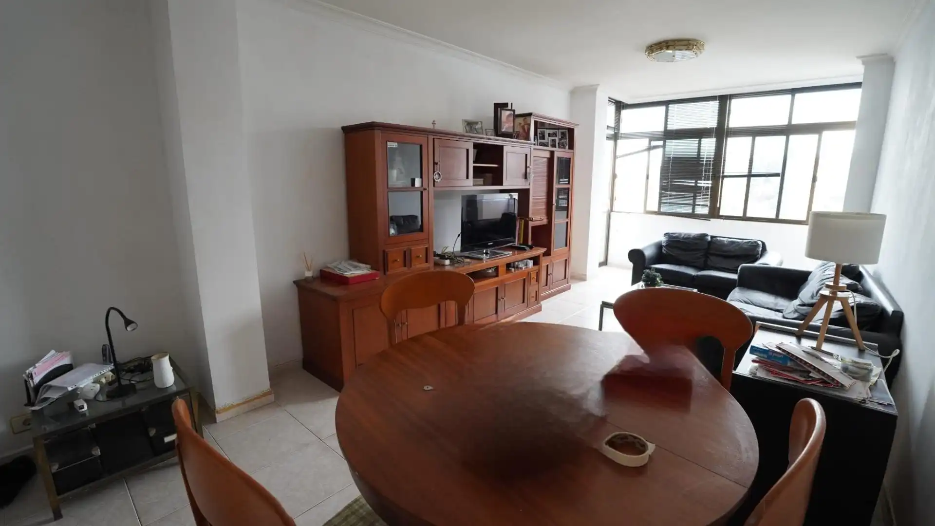Sala d'estar de Pis en venda en Las Palmas de Gran Canaria amb Moblat i Balcó
