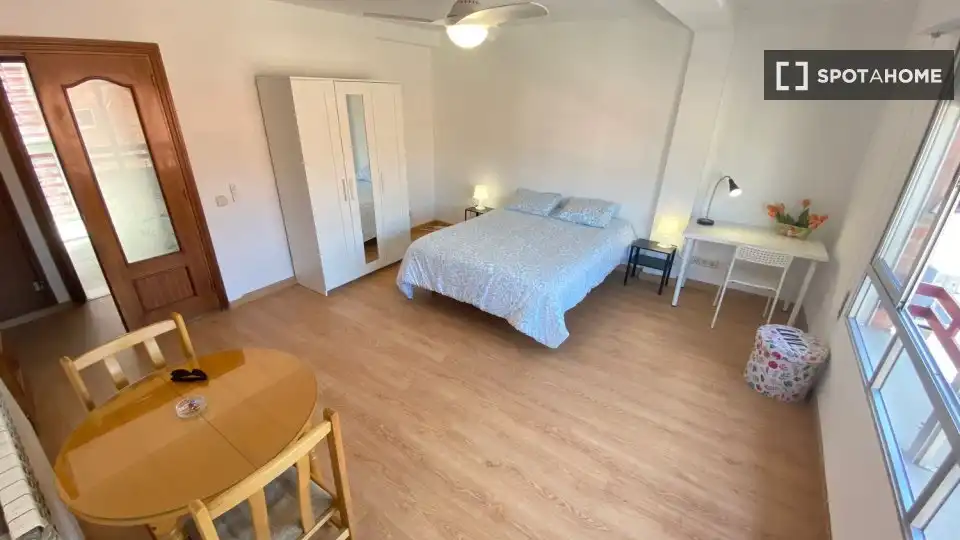 Bedroom of Flat for rent in Madrid  with Air Conditioner, Heating and Furnished