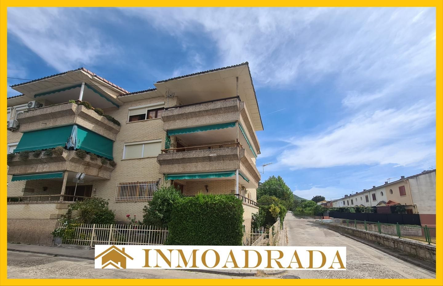 Exterior view of Flat for sale in La Adrada   with Terrace, Storage room and Furnished