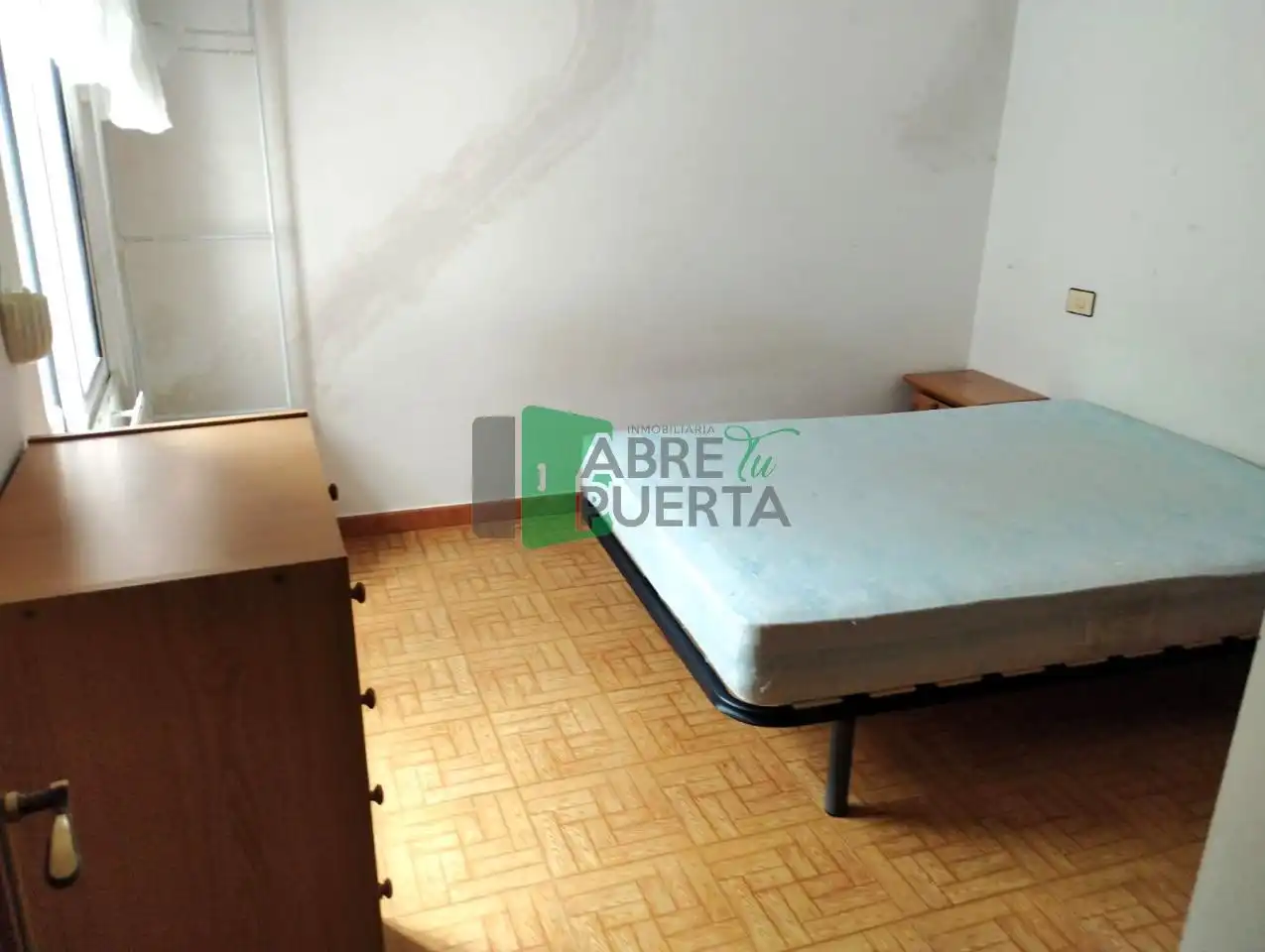 Schlafzimmer von Dachboden zum Verkauf in A Pobra de Trives  mit Heizung, Parkett und Möbliert