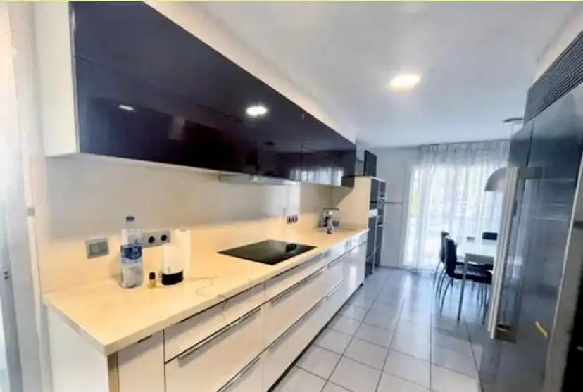 Cocina de Piso de alquiler en Benidorm con Aire acondicionado, Jardín privado y Amueblado