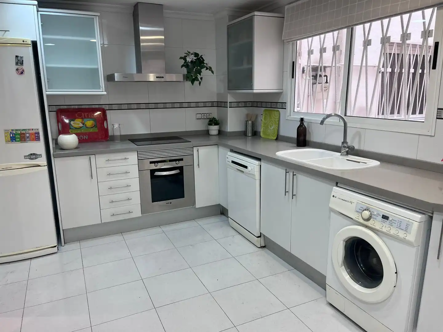 Cocina de Piso en venta en La Pobla de Farnals con Terraza, Horno y Balcón