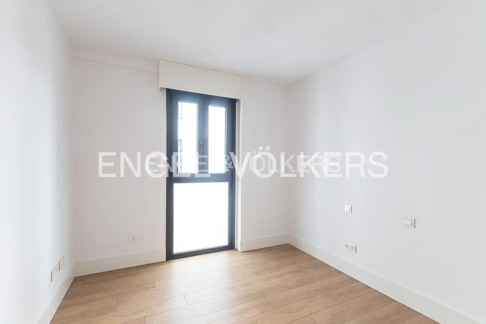 Bedroom of Flat for sale in Madrid  with Air Conditioner, Heating and Storage room