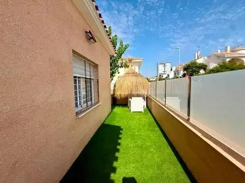 Terrassa de Casa o xalet en venda en Pilar de la Horadada