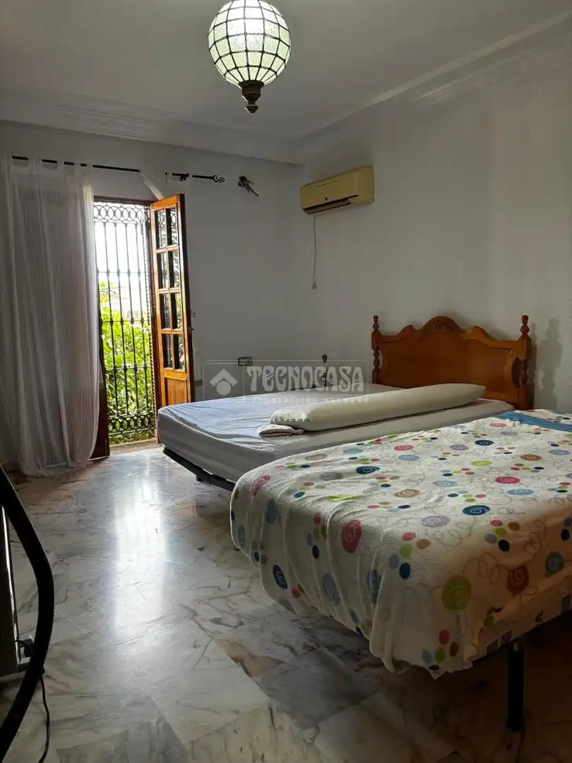 Dormitori de Casa o xalet en venda en Alcalá de Guadaira amb Aire condicionat i Terrassa