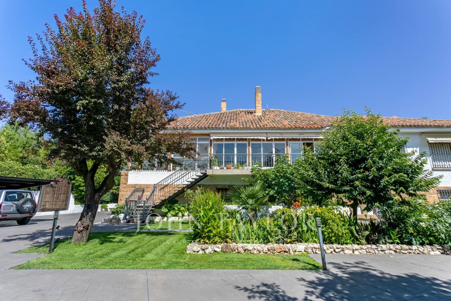 Exterior view of House or chalet for sale in La Moraleja  with Heating, Private garden and Swimming Pool