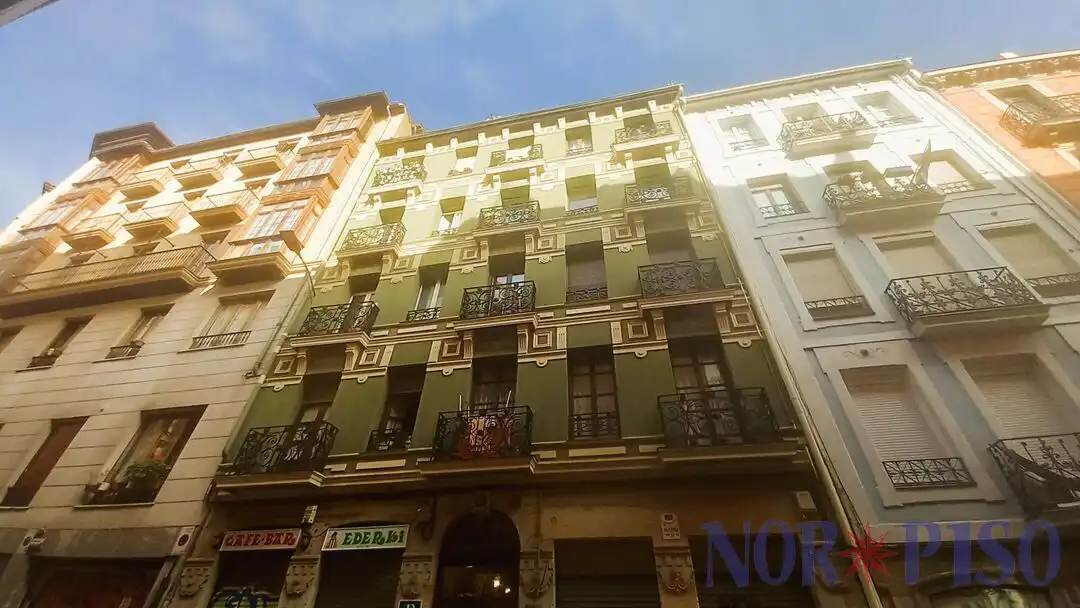 Außenansicht von Wohnung zum Verkauf in Bilbao  mit Heizung und Balkon