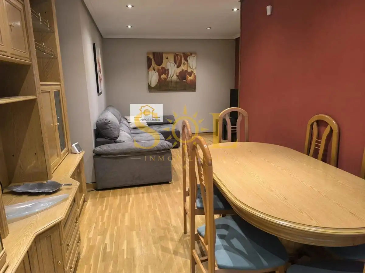 Comedor de Piso en venta en Ponferrada con Calefacción, Parquet y Trastero