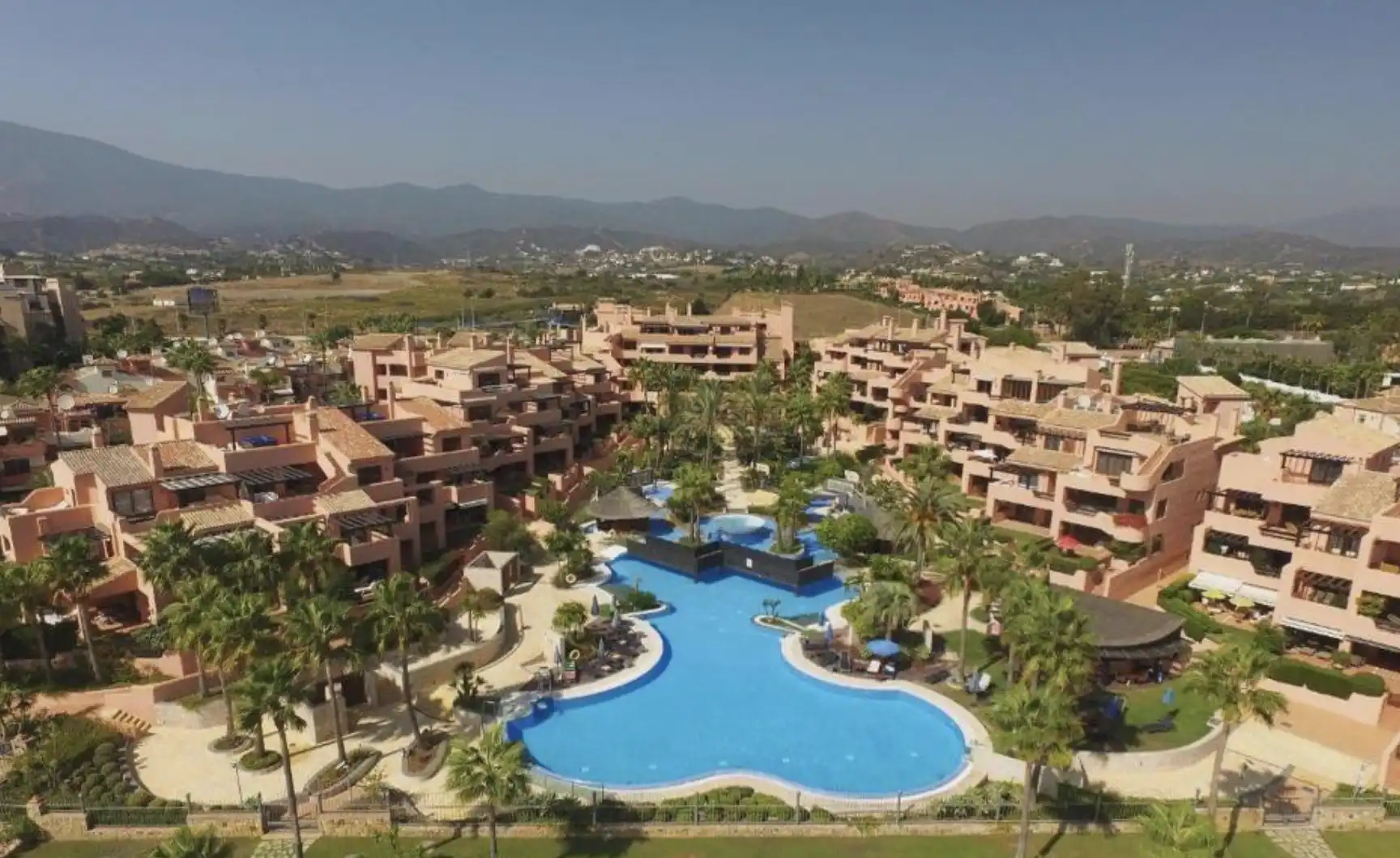 Vista exterior de Apartamento en venta en Estepona con Aire acondicionado, Terraza y Piscina